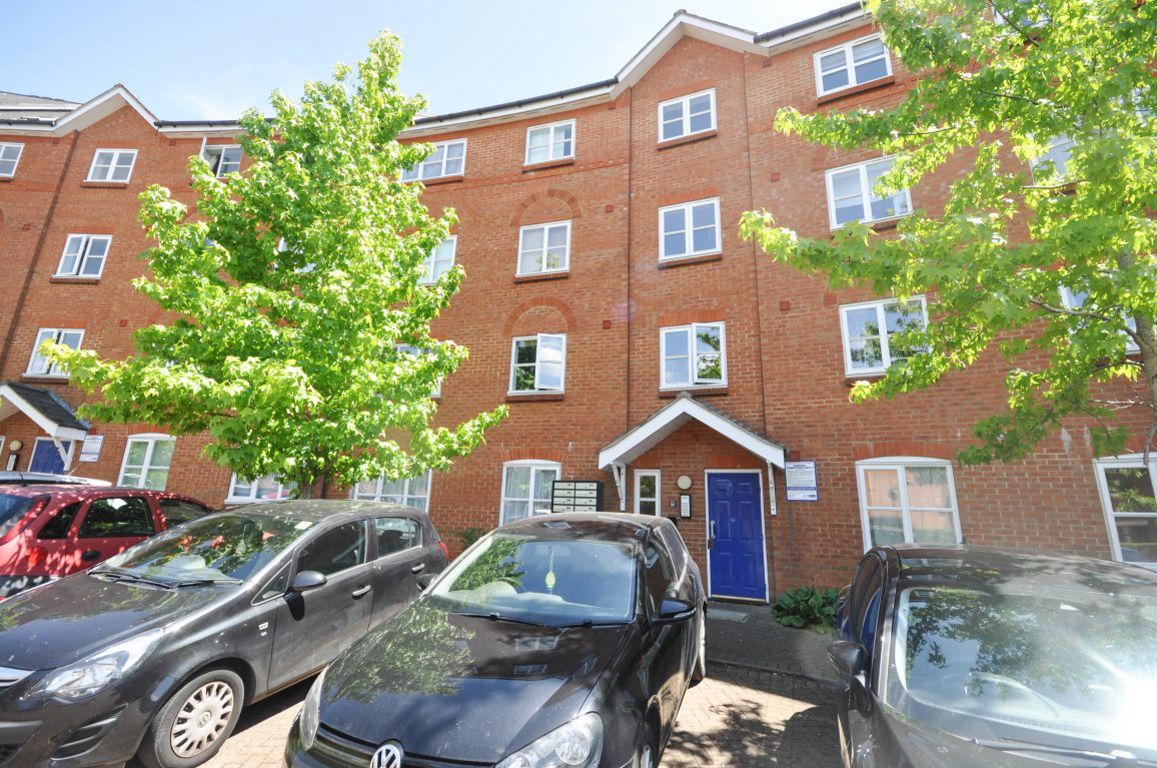 Flat Prebend Street in Bedford
