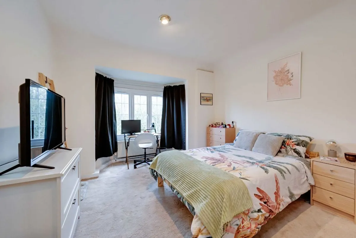 Flat Garth Mews in Greater London