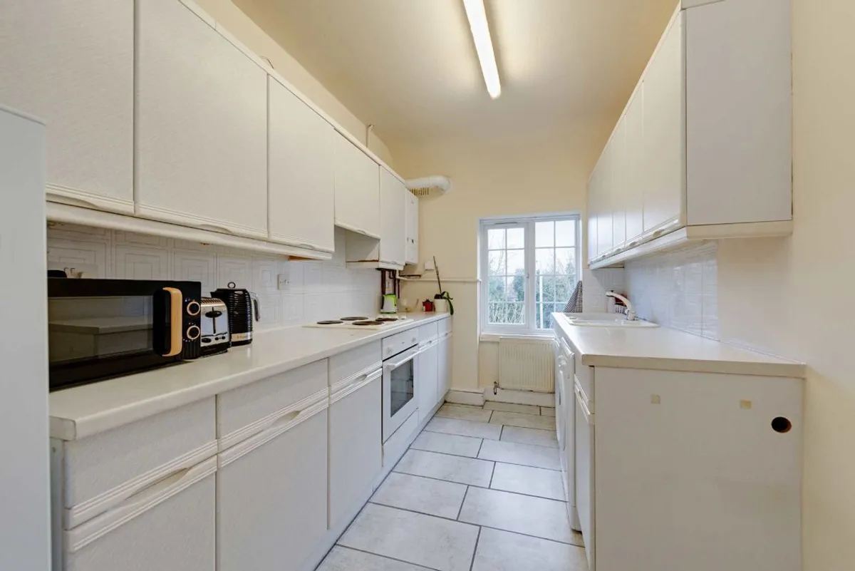 Flat Garth Mews in Greater London