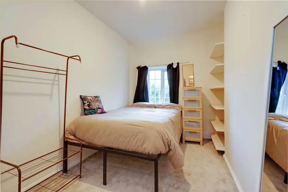 Flat Garth Mews in Greater London