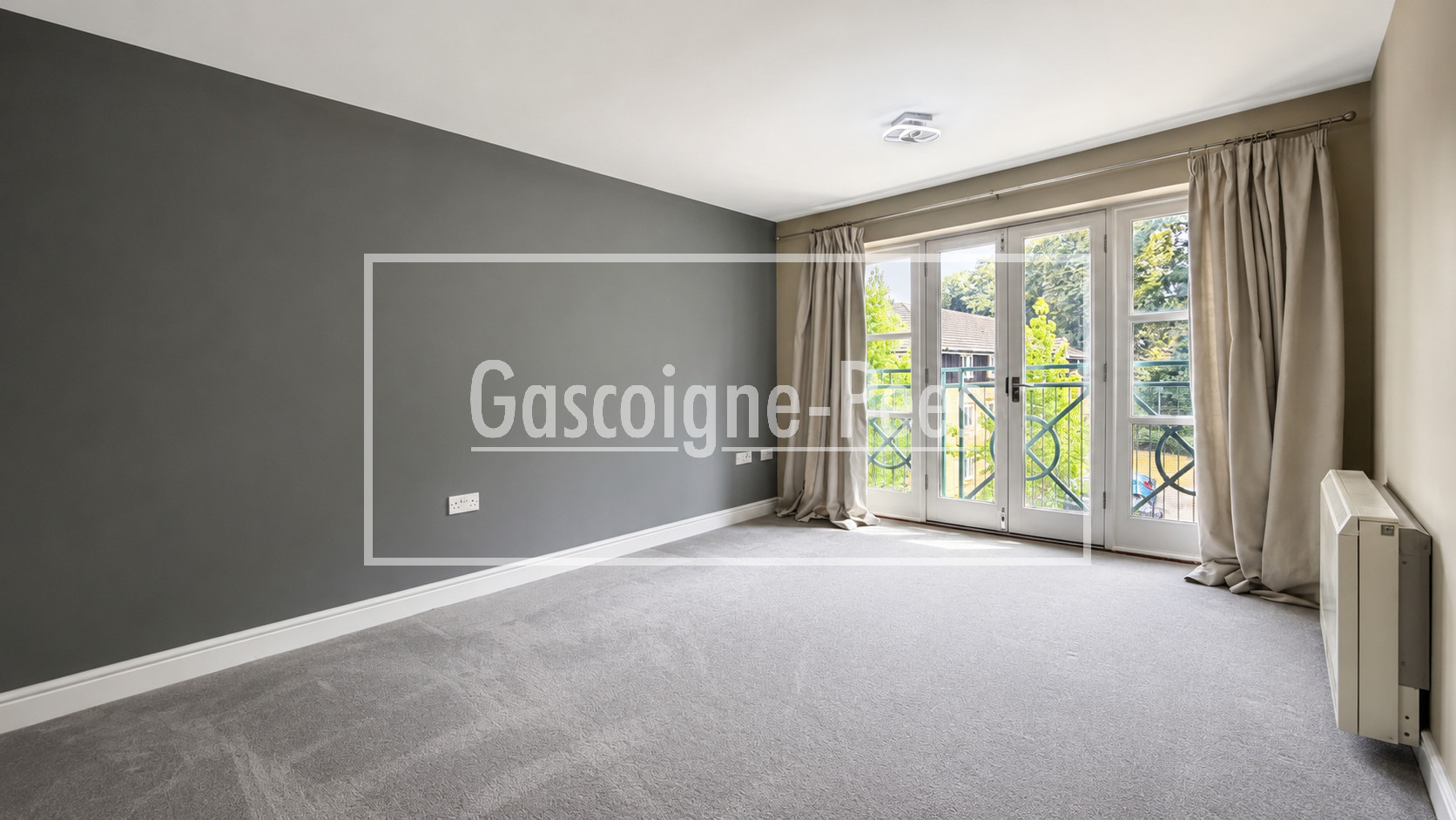 Flat Station View in Guildford
