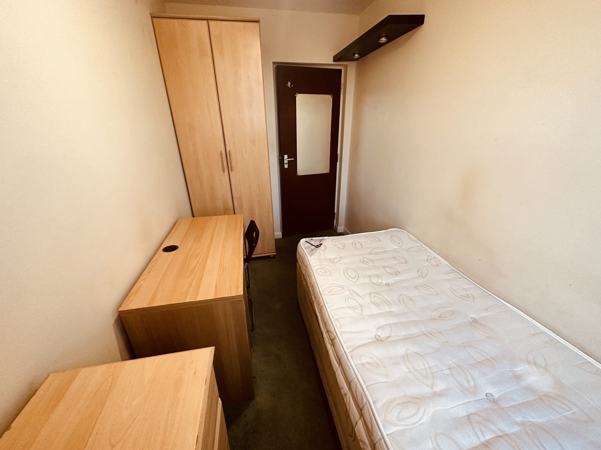 Room Holloway Road in Greater London