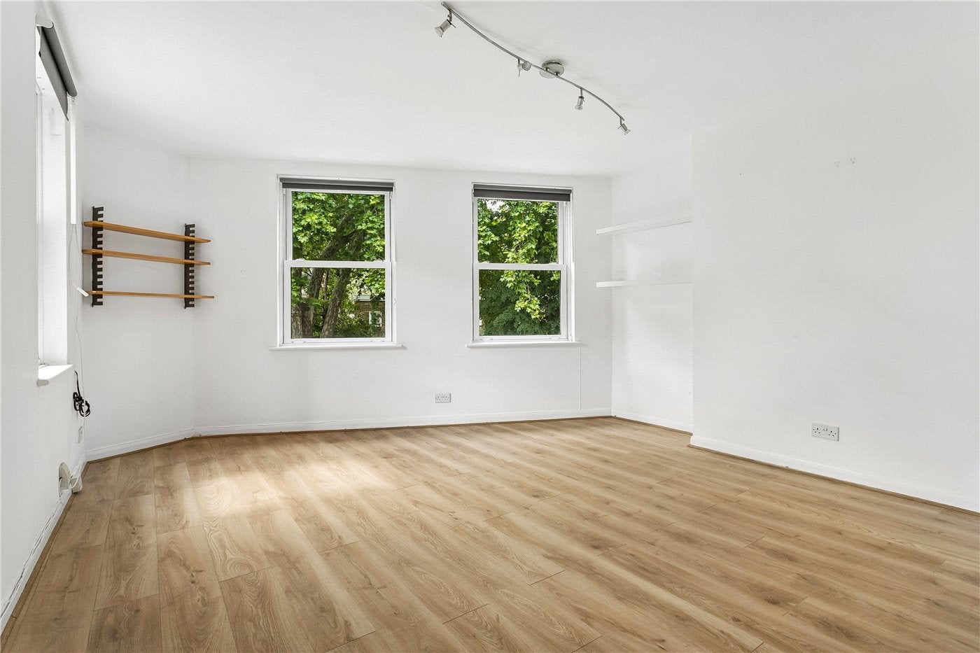 Flat Ockendon Road in Greater London