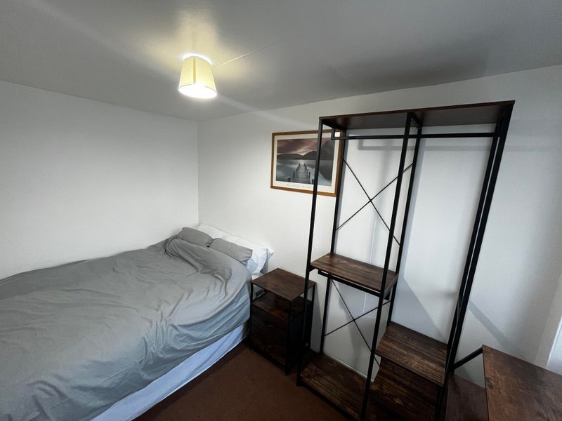 Room Shawfield Close in Madeley
