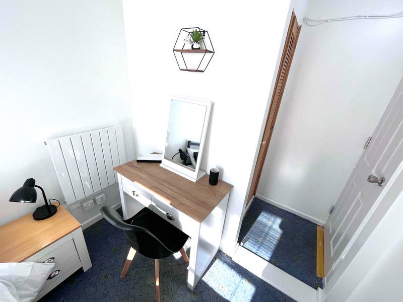 Room Shawfield Close in Madeley