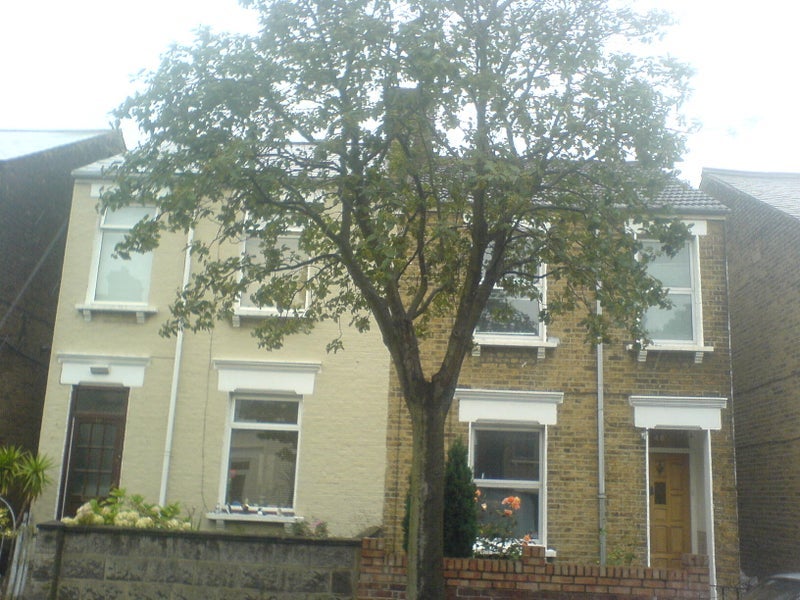 Room Wells House Road in Greater London