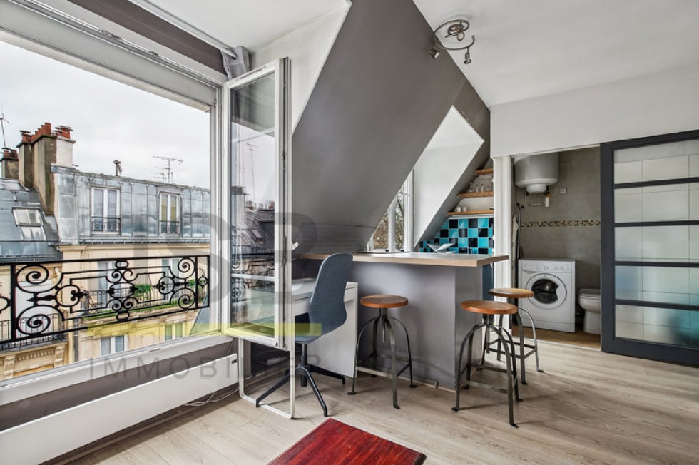 Flat Rue Rochebrune in Paris