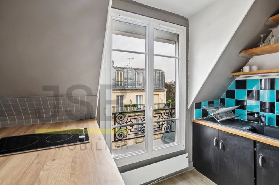 Flat Rue Rochebrune in Paris