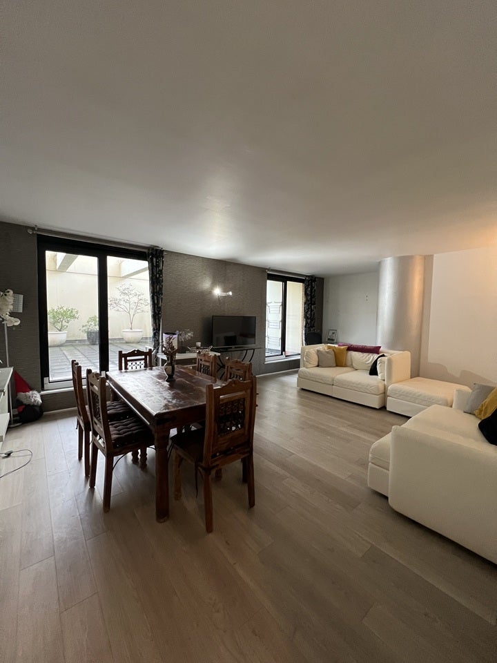 Flat Point W Access Road in Greater London