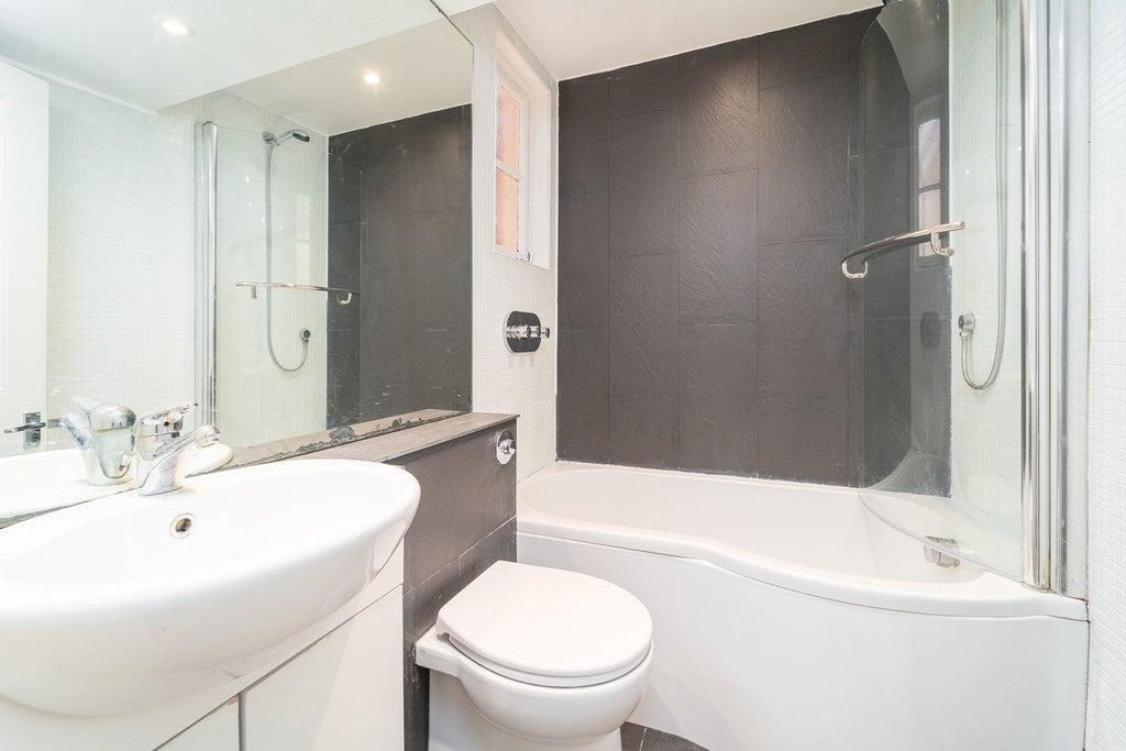 Flat Cranley Gardens in Greater London