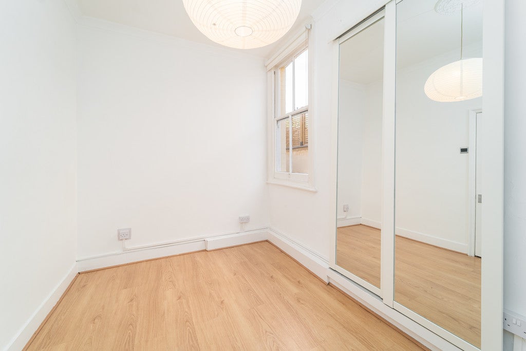 Flat Cranley Gardens in Greater London