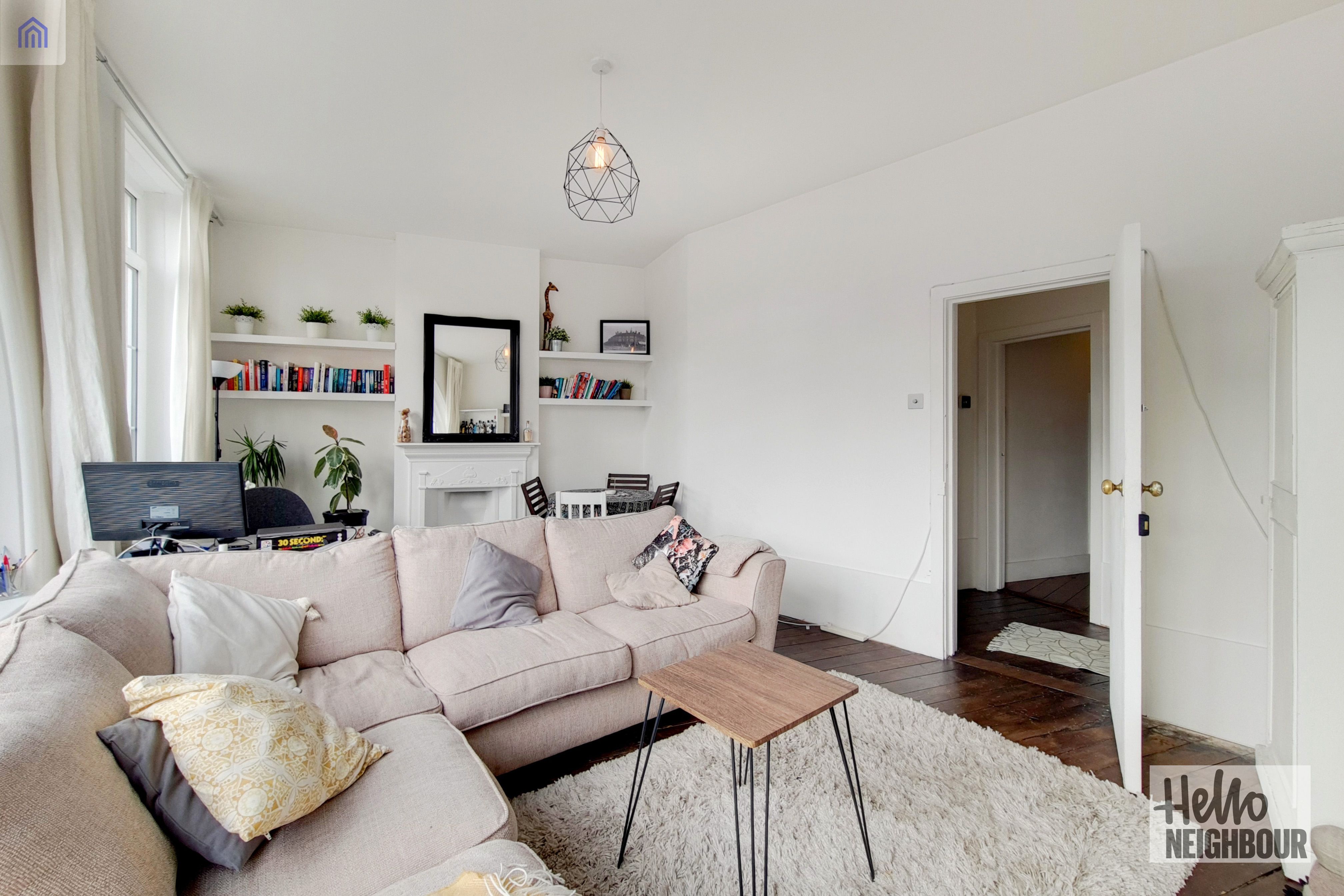 Flat Amen Corner in Greater London