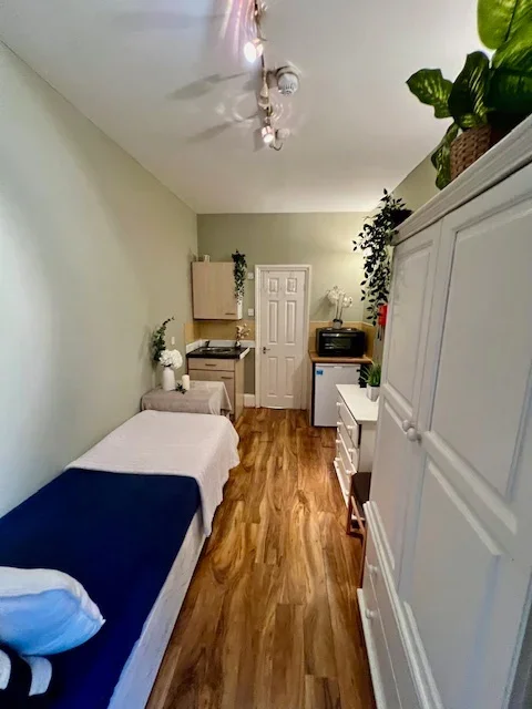 Room St Stephen's Gardens in City of Westminster
