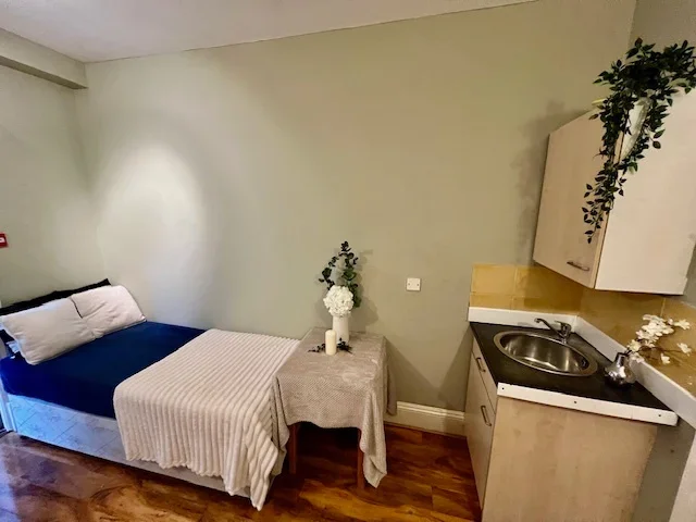 Room St Stephen's Gardens in City of Westminster