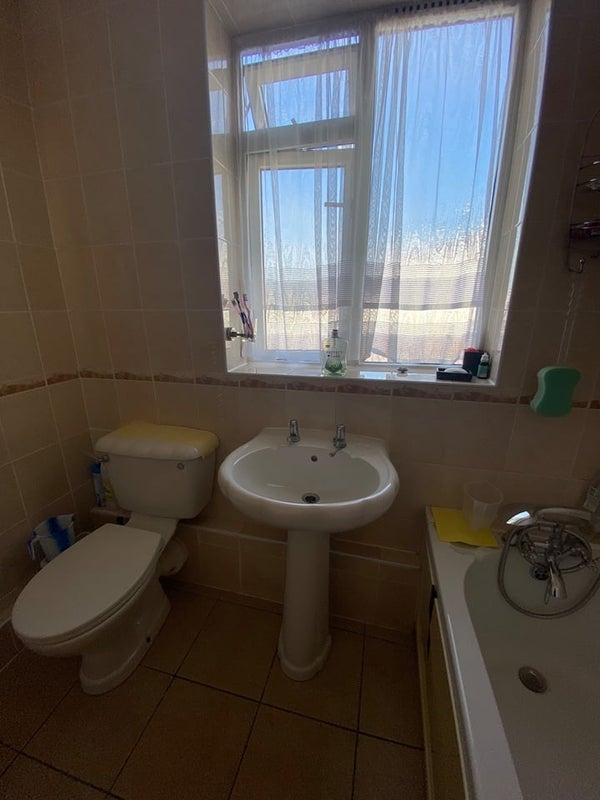 Flat Claybury Broadway in London