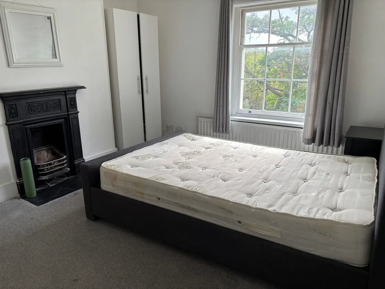 Flat Shooters Hill Road in Greater London