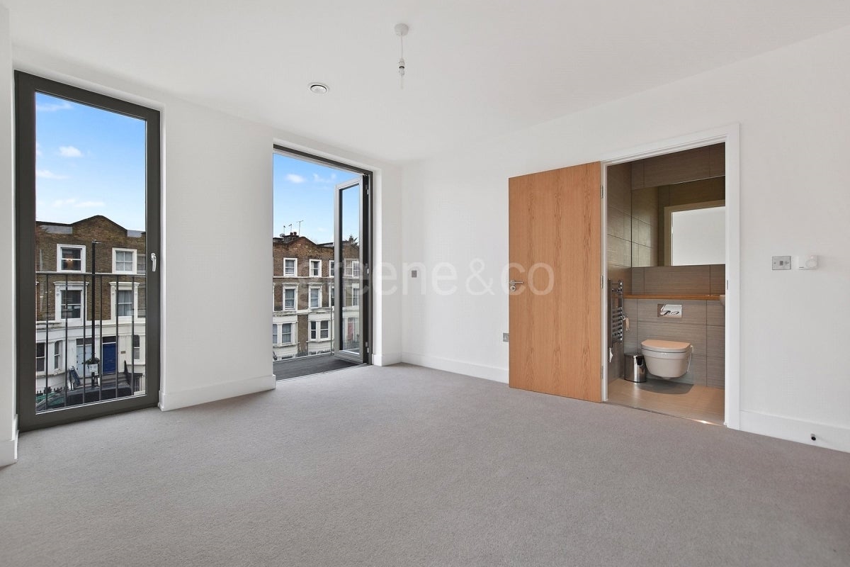 Flat Kilburn Park Road in City of Westminster