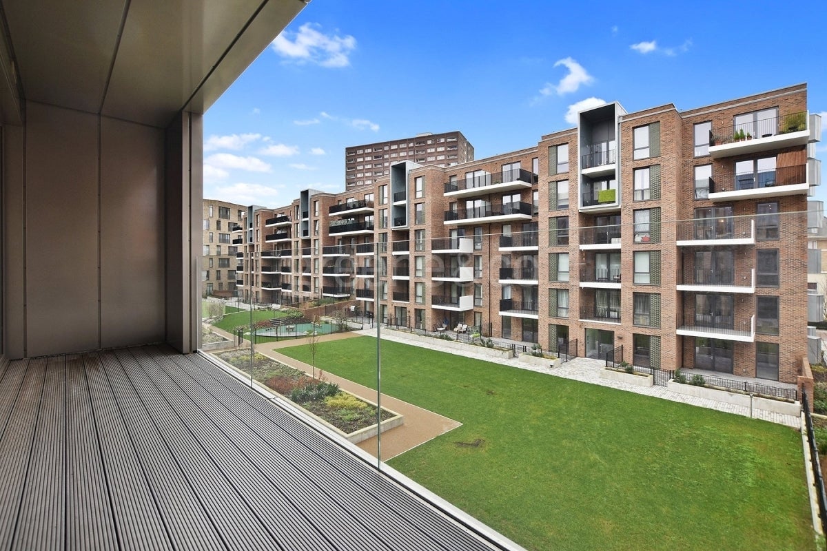 Flat Kilburn Park Road in City of Westminster