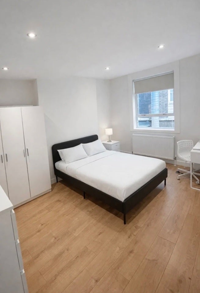Flat Euston Road in Greater London