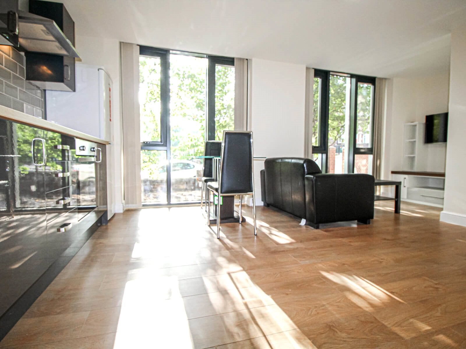 Flat Clarendon Road in Leeds