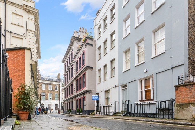 Flat Willoughby Street in Greater London