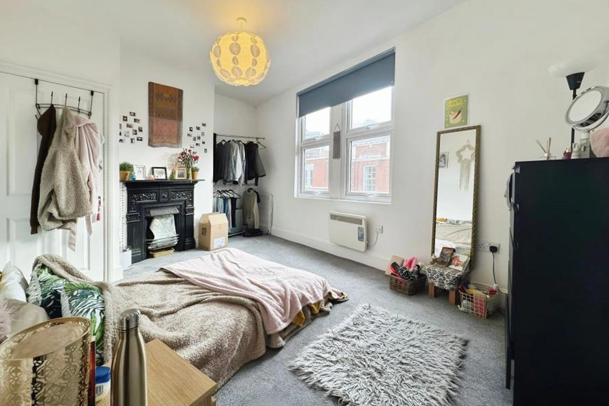 Flat East Street in Bristol