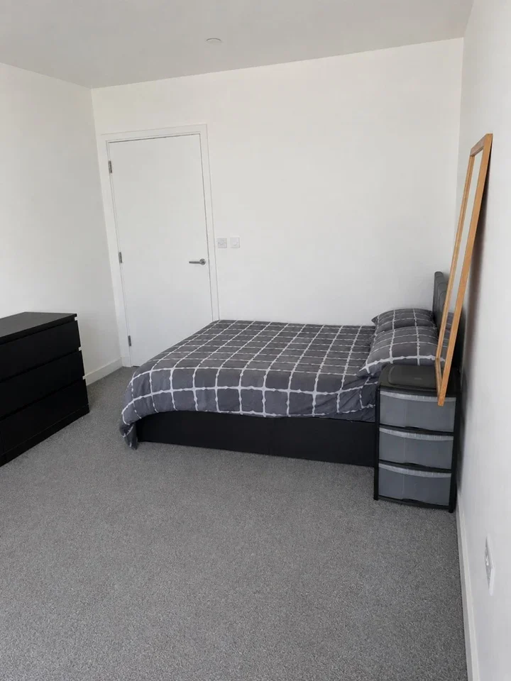 Room Cutter Lane in Greater London