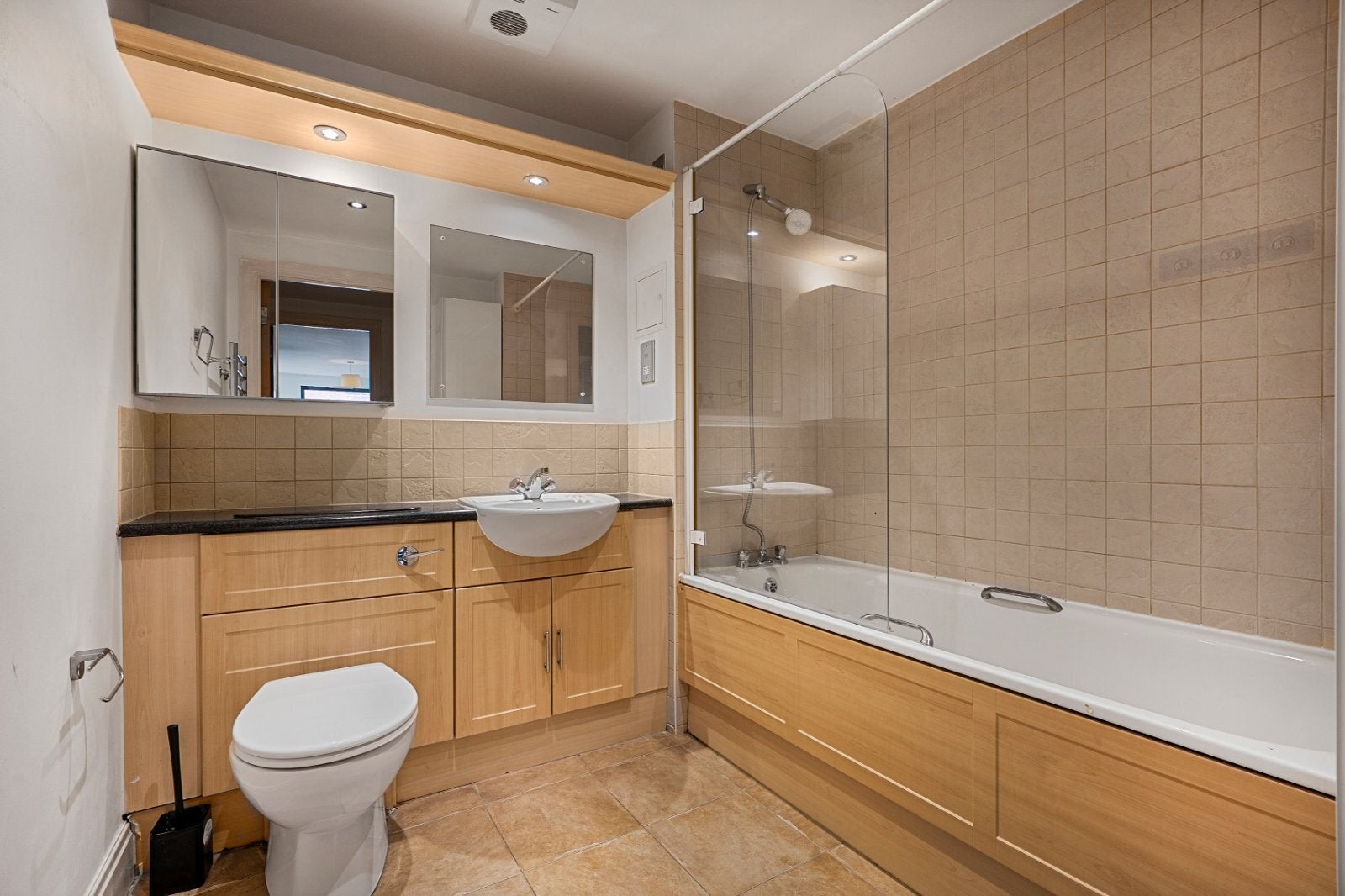 Flat Montaigne Close in City of Westminster