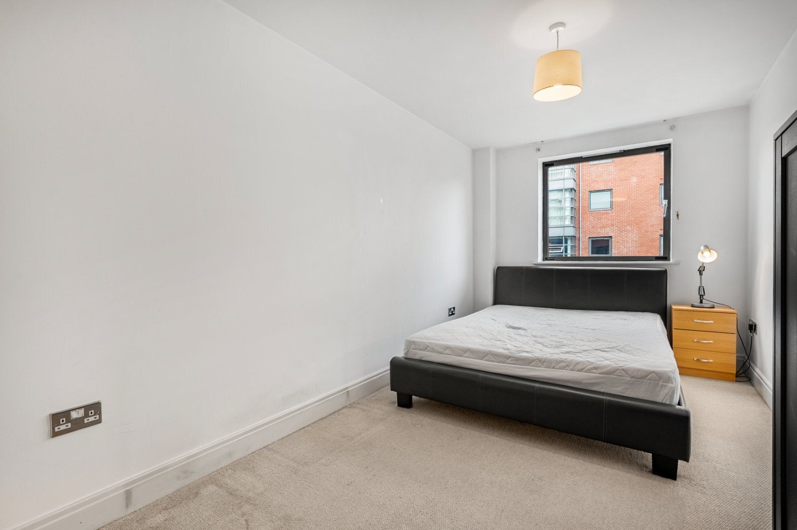 Flat Montaigne Close in City of Westminster