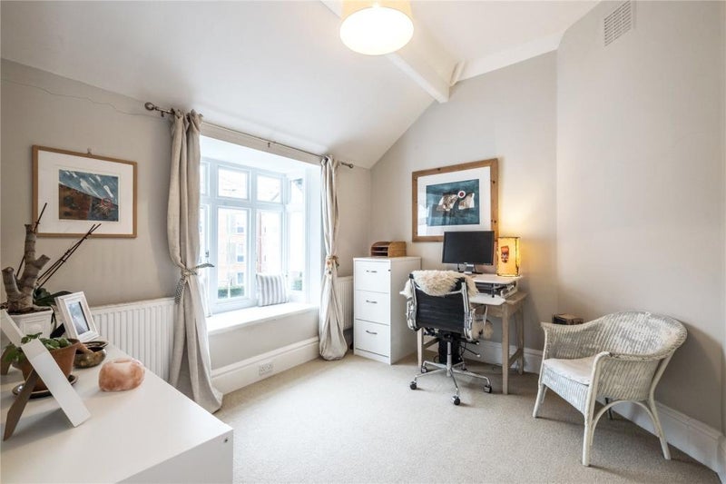 Flat Friern Barnet Lane in Greater London