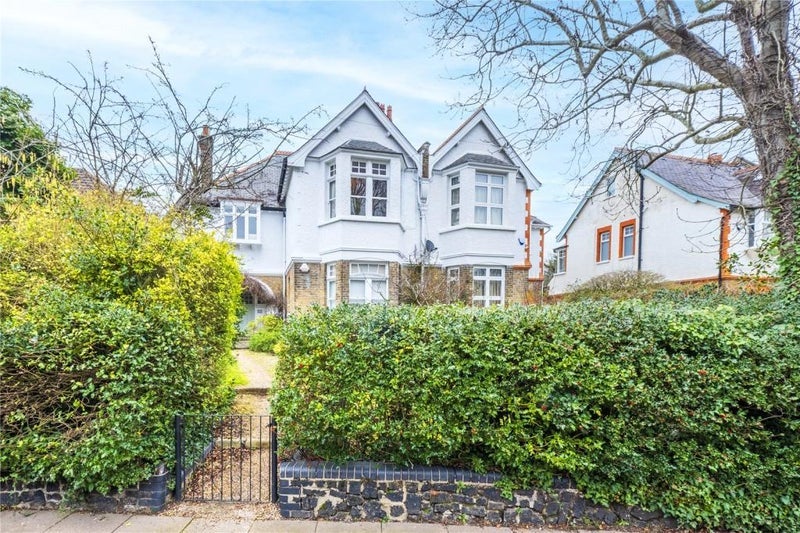 Flat Friern Barnet Lane in Greater London