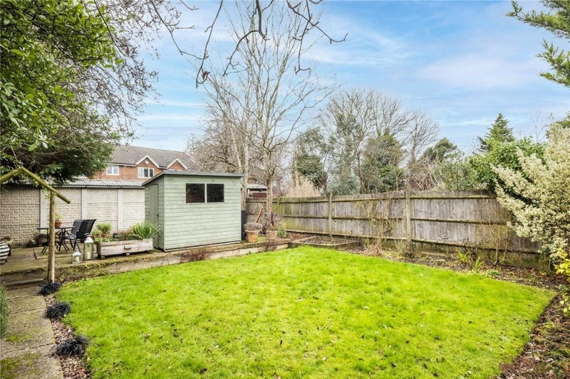 Flat Friern Barnet Lane in Greater London