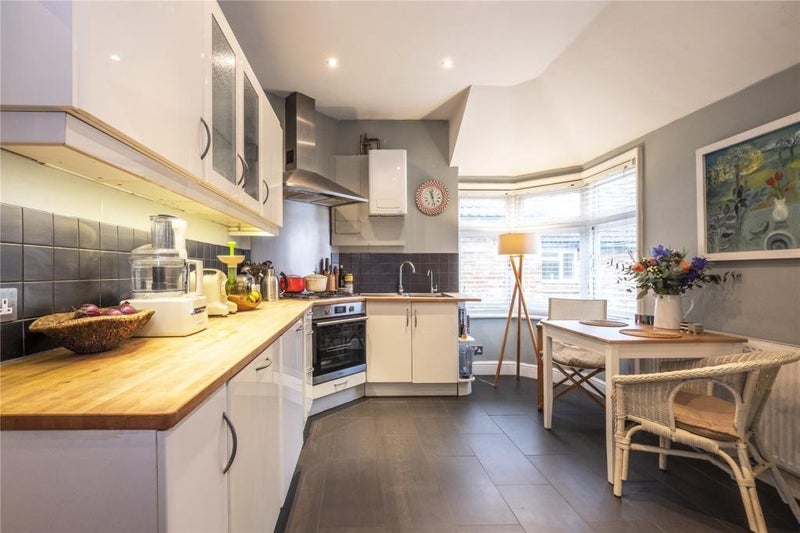 Flat Friern Barnet Lane in Greater London