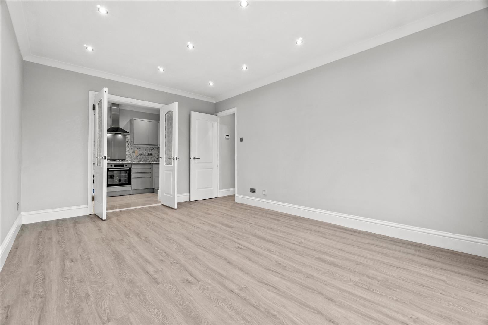 Flat Tavistock Road in Greater London