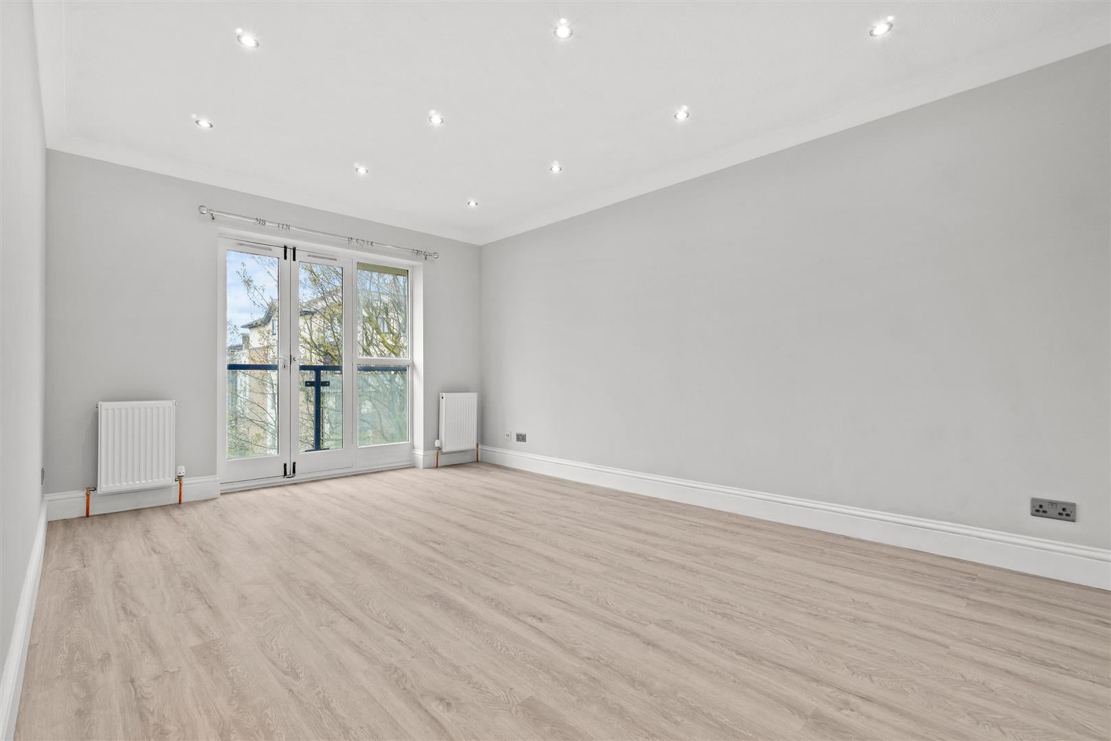 Flat Tavistock Road in Greater London