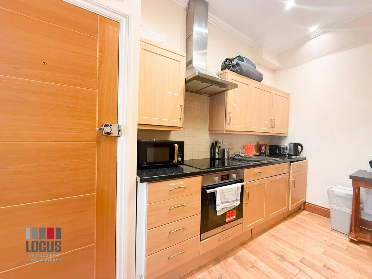 Flat Brownswood Road in Greater London