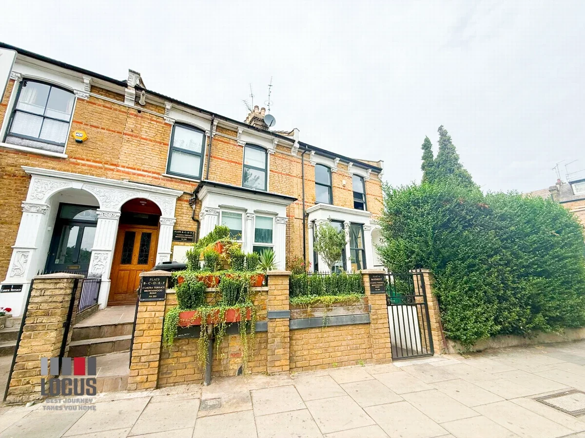 Flat Brownswood Road in Greater London