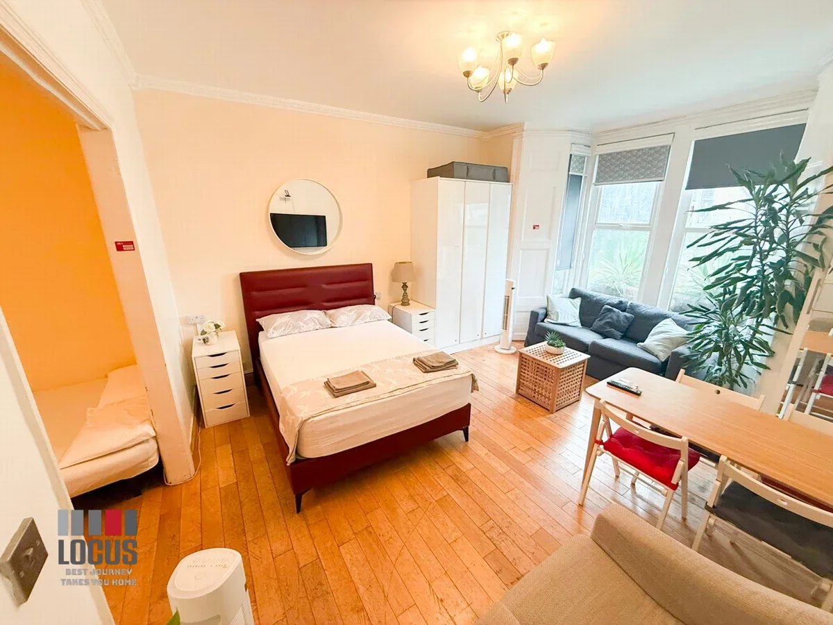 Flat Brownswood Road in Greater London