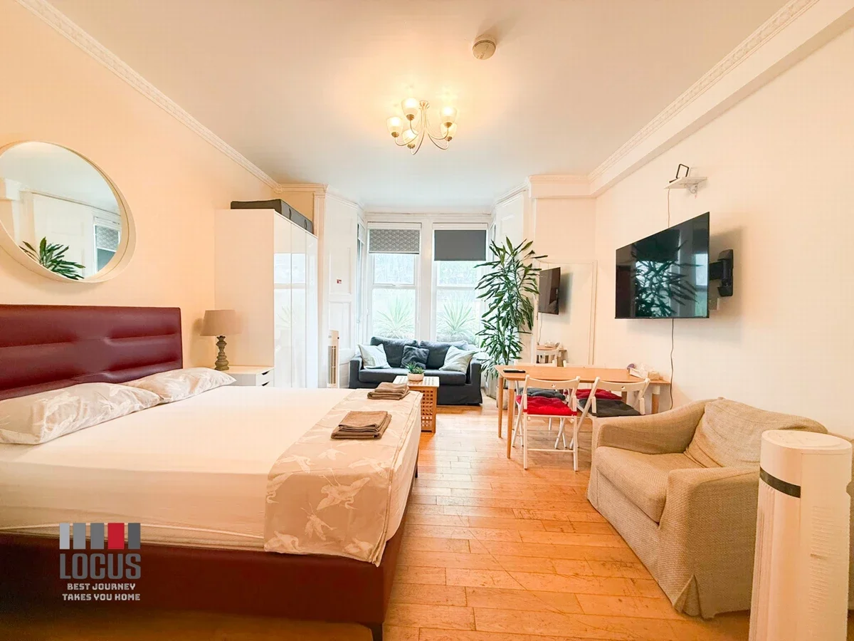 Flat Brownswood Road in Greater London