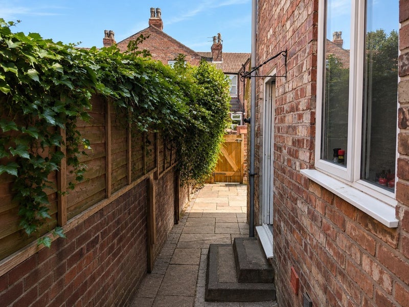 Room Ansdell Avenue in Manchester