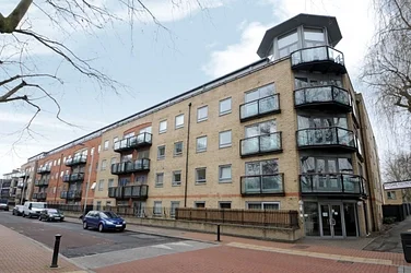 Flat Rotherhithe Street in Greater London