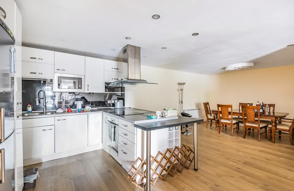 Flat Rotherhithe Street in Greater London