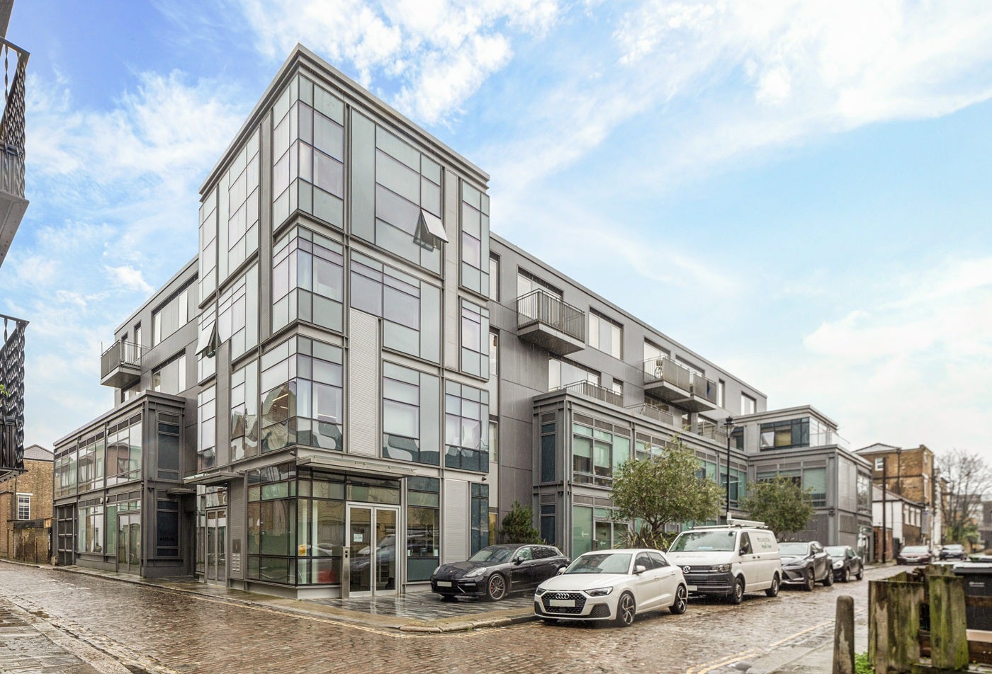 Flat Rochester Place in Greater London