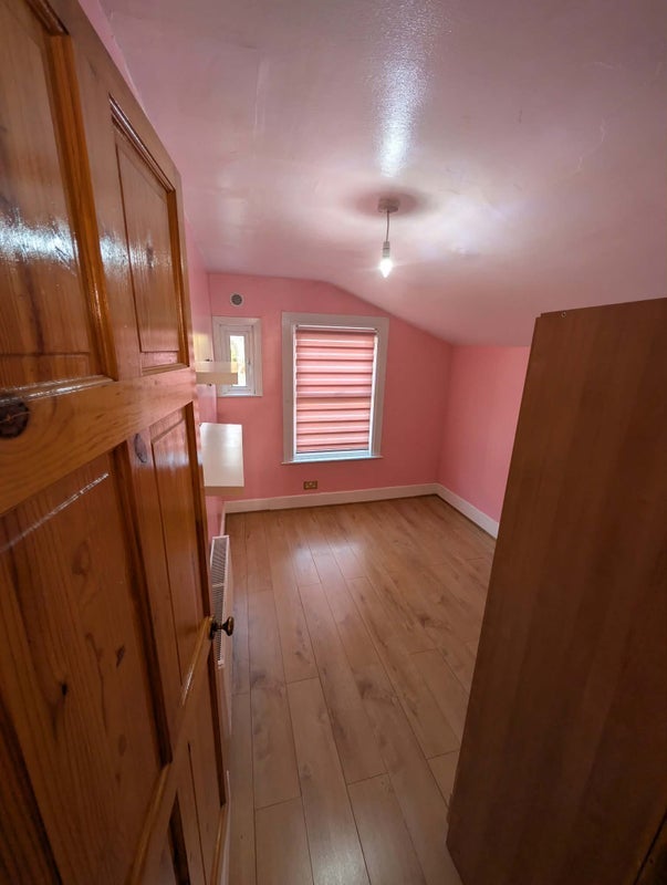 Room Somerset Road in Greater London