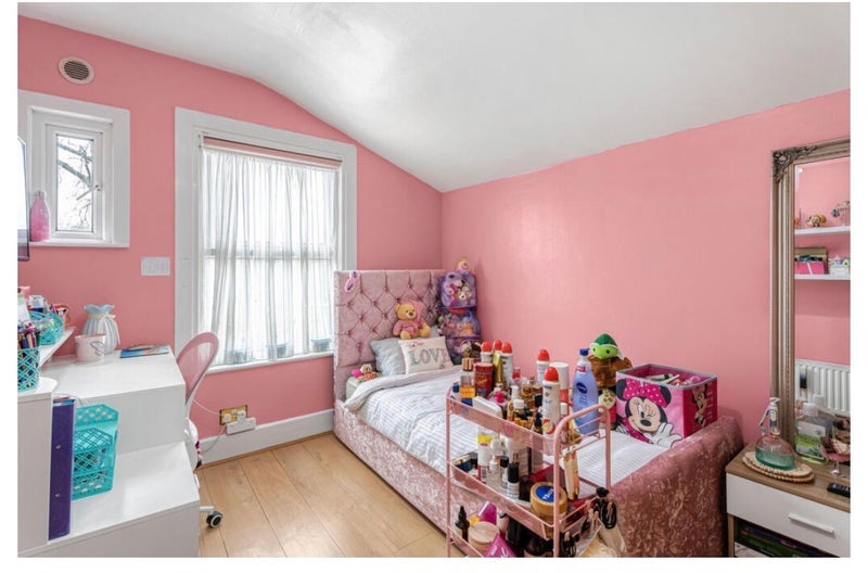 Room Somerset Road in Greater London