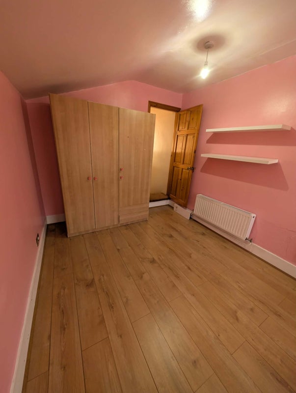 Room Somerset Road in Greater London