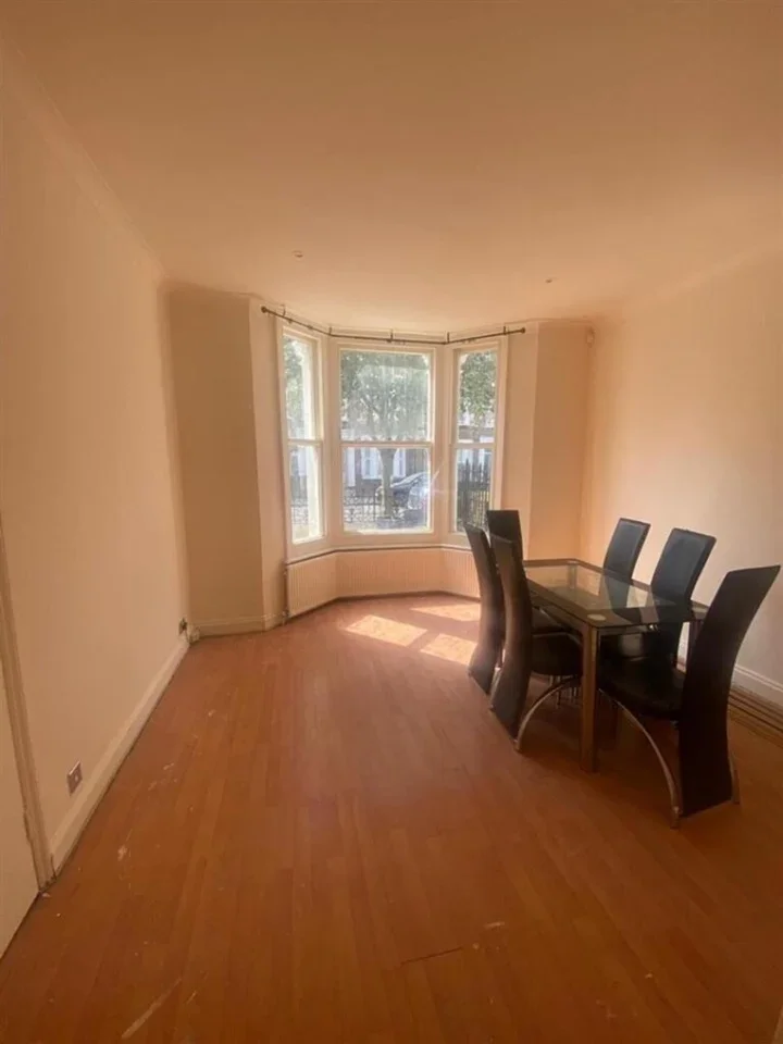Flat Seven Kings Way in Greater London