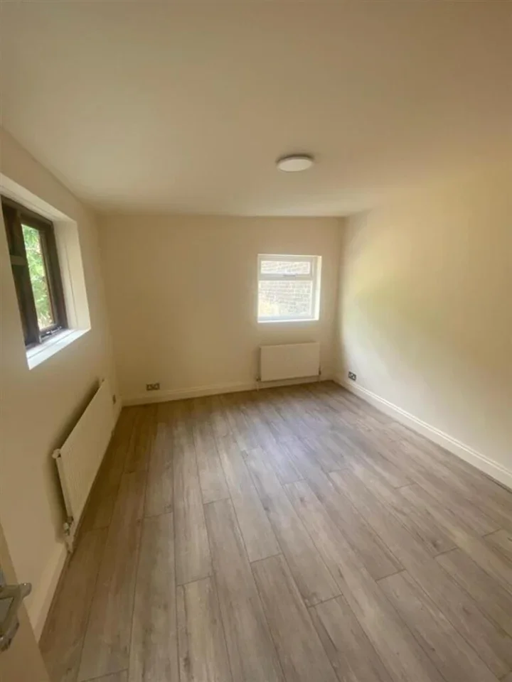 Flat Seven Kings Way in Greater London