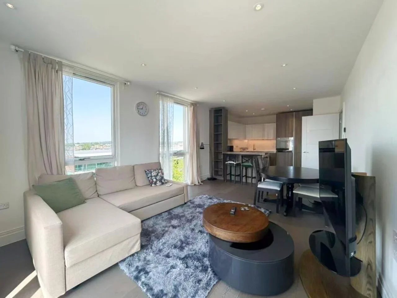 Flat Seven Kings Way in Greater London