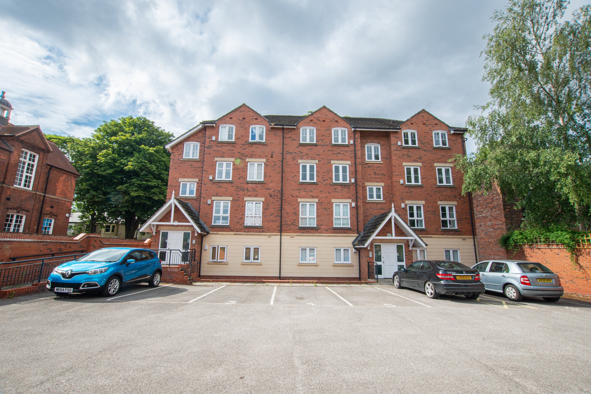 Flat Chanterlands Avenue in Hull